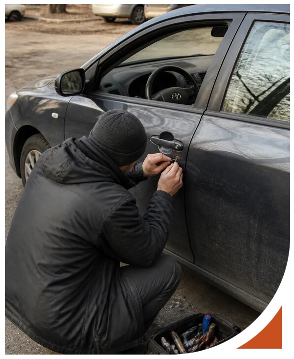 Профессиональное вскрытие автомобиля Тойота без повреждений в Холмске